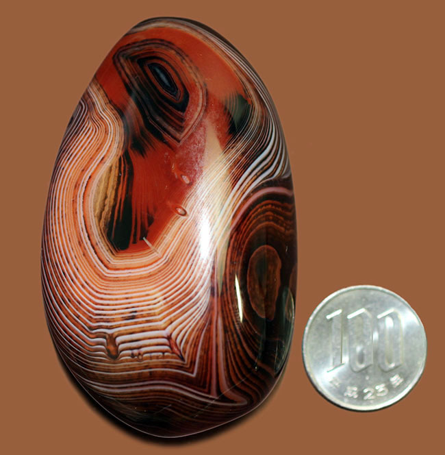 これぞ縞瑪瑙！細線が多数入ったマダガスカル産メノウ（Agate）