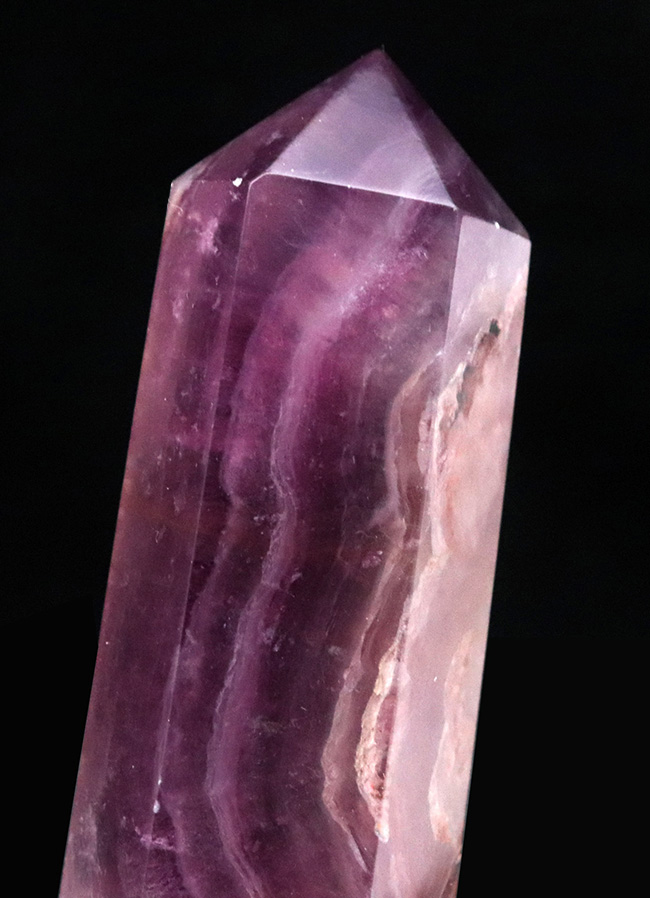 幻のラズベリーフローライト（Fluorite）オベリスク型標本 – 濃淡ピンク紫の美しい輝き（その1）