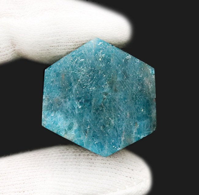 マダガスカルが生み出した蒼き鉱物、爽快な青に心が踊る、ブルーアパタイト（Blue Apatite）のタワー標本（その8）