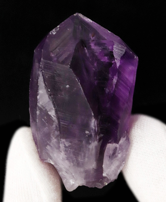 濃い紫色が美しい！ブラジル産の天然アメシスト（Amethyst）の原石（その1）