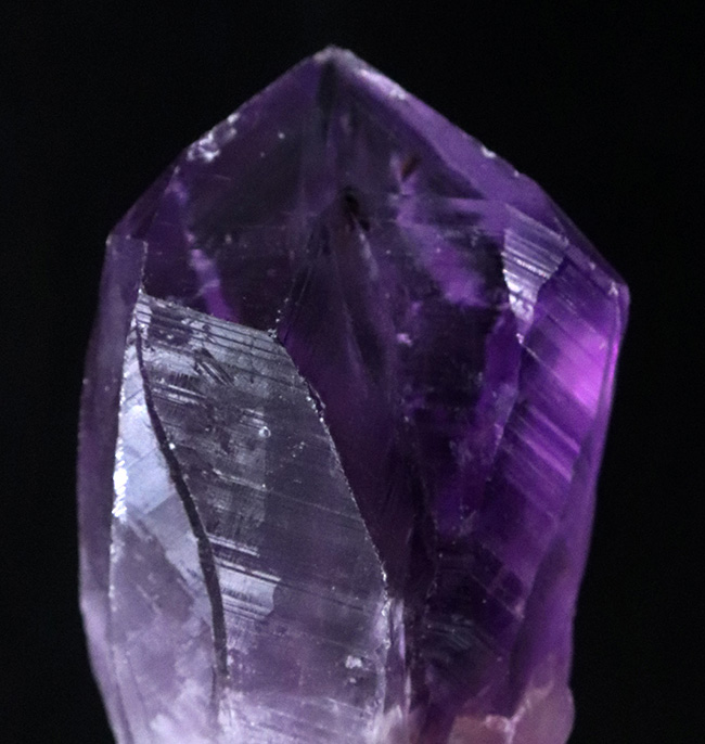 濃い紫色が美しい！ブラジル産の天然アメシスト（Amethyst）の原石（その2）