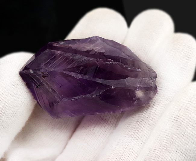 濃い紫色が美しい！ブラジル産の天然アメシスト（Amethyst）の原石（その3）