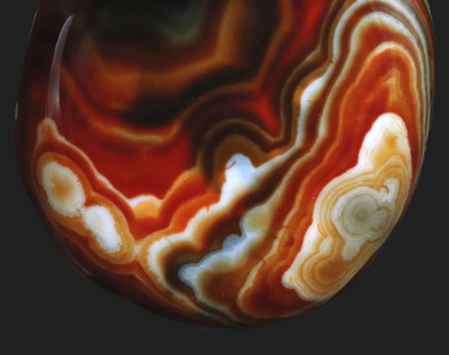 こんなにカラフルなメノウもない！マダガスカル産の色彩豊かな縞瑪瑙（メノウ・Agate）の上質標本（その3）