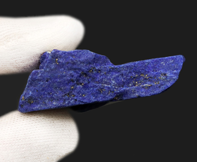 原石ならではの味わい、ラズライトが呈する藍色にご注目、古代ファラオに愛されたラピズラズリ（Lapis lazuli）の原石（その4）