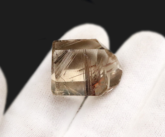 「天使の髪の毛」鉱物コレクターに高い人気を誇る、希少な水晶、ルチルクォーツ（Rutilated Quartz）（その2）