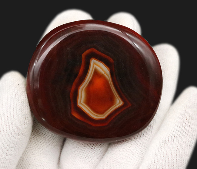 まるでジキルとハイド！表と裏で異なる顔を見せる、マダガスカル産の鮮やかな天然メノウ（Agate）（その2）