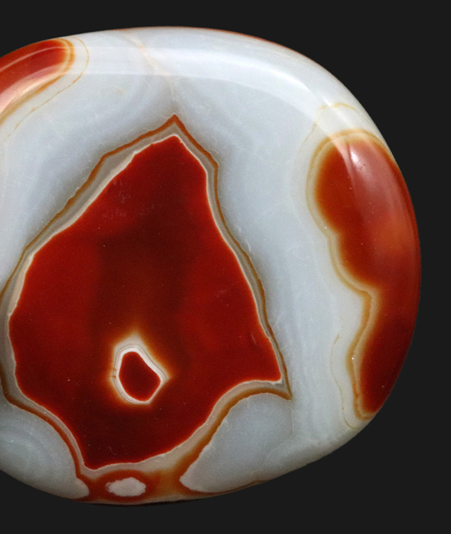 まるでジキルとハイド！表と裏で異なる顔を見せる、マダガスカル産の鮮やかな天然メノウ（Agate）（その5）