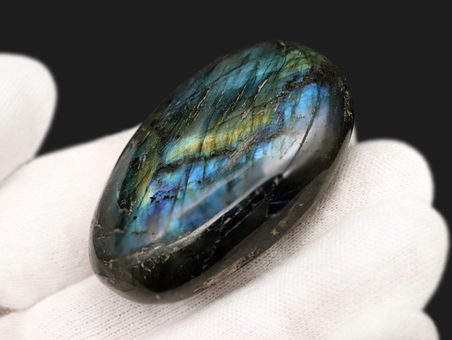 ブルー＆シャンパンゴールド！マダガスカル産の美しい遊色を伴ったラブラドライト（Labradorite）のカボション（その5）