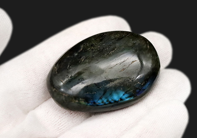 ブルー＆シャンパンゴールド！マダガスカル産の美しい遊色を伴ったラブラドライト（Labradorite）のカボション（その6）