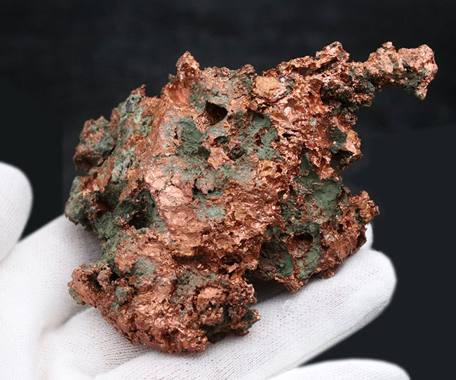 これが自然銅だ！お、重い・・・。米国ミシガン州のカレドニア鉱床産の自然銅（Native copper）