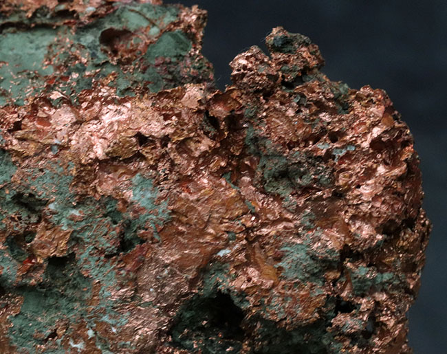 これが自然銅だ！お、重い・・・。米国ミシガン州のカレドニア鉱床産の自然銅（Native copper）