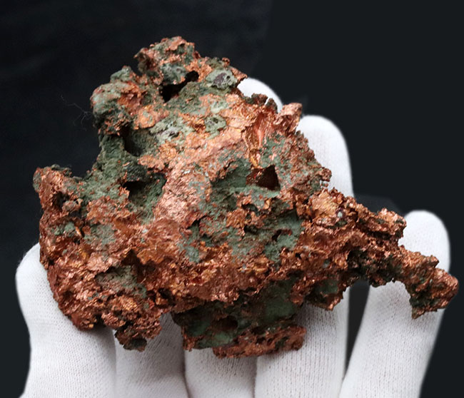 これが自然銅だ！お、重い・・・。米国ミシガン州のカレドニア鉱床産の自然銅（Native copper）