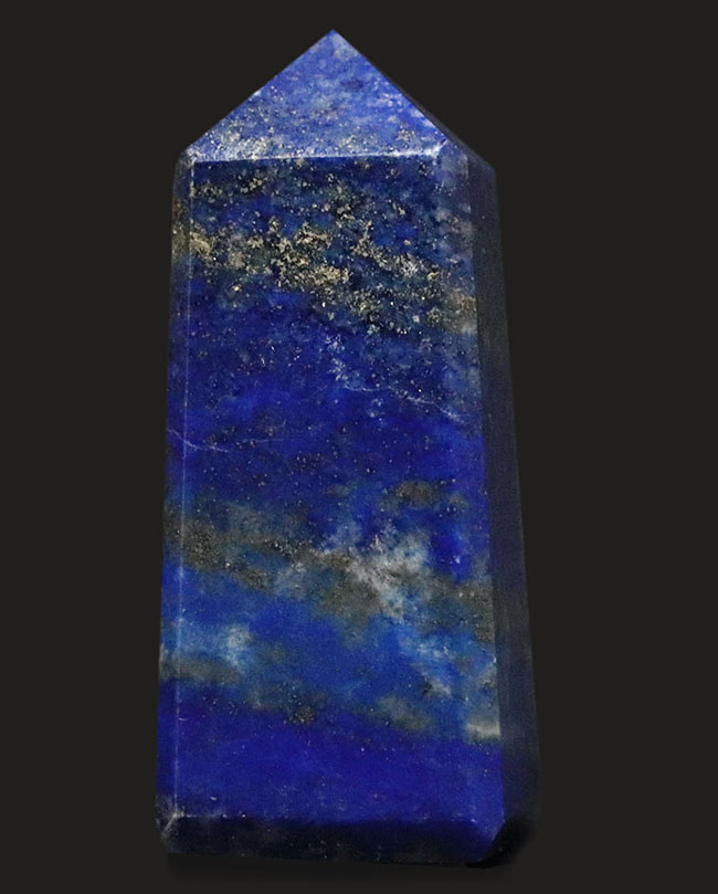 これぞラピスラズリ（（Lapis lazuli））というべき、素晴らしい青を呈する天然鉱石のタワー標本