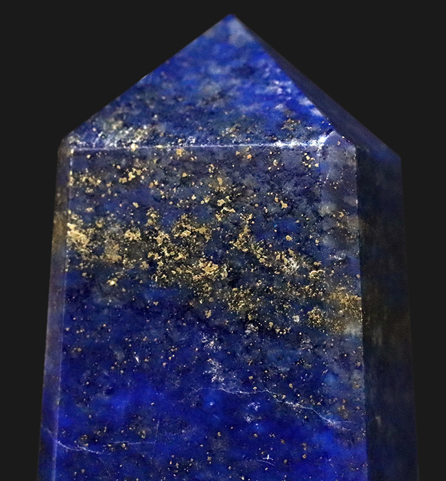 これぞラピスラズリ（（Lapis lazuli））というべき、素晴らしい青を呈する天然鉱石のタワー標本