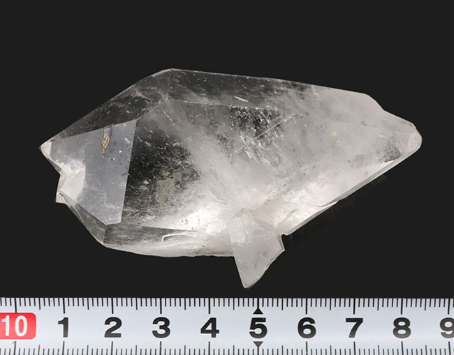 ナチュラル・クリスタル、自然な結晶成長を楽しめる、透明度の高い石英（Quartz）結晶