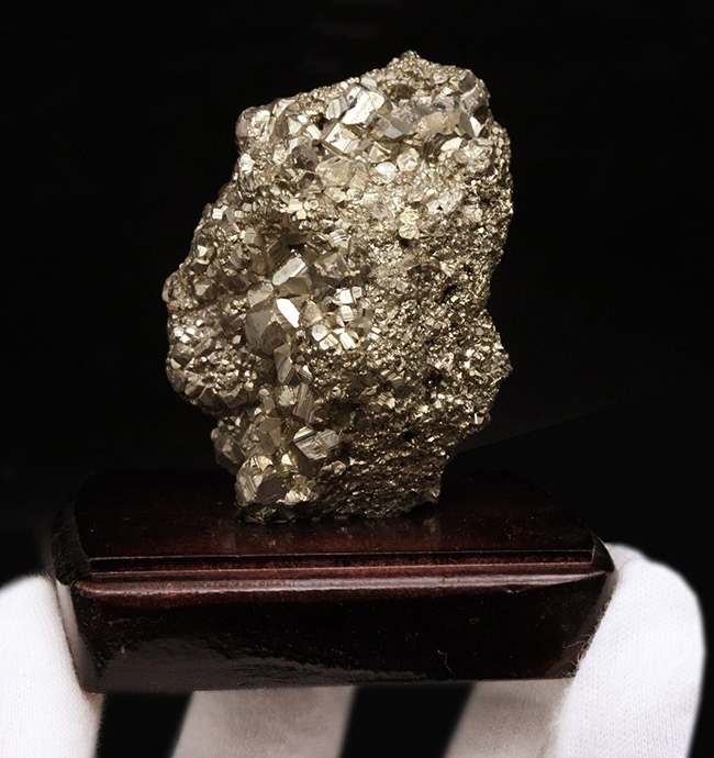 愚か者の金と言わないで！金塊ならぬ、黄鉄鉱の塊。ペルー産のパイライト（pyrite）の台座付き標本（その4）