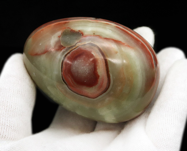 エッグアイ！目玉の親父のような、7センチ級の大きな卵型の縞瑪瑙（メノウ・Agate）（その2）