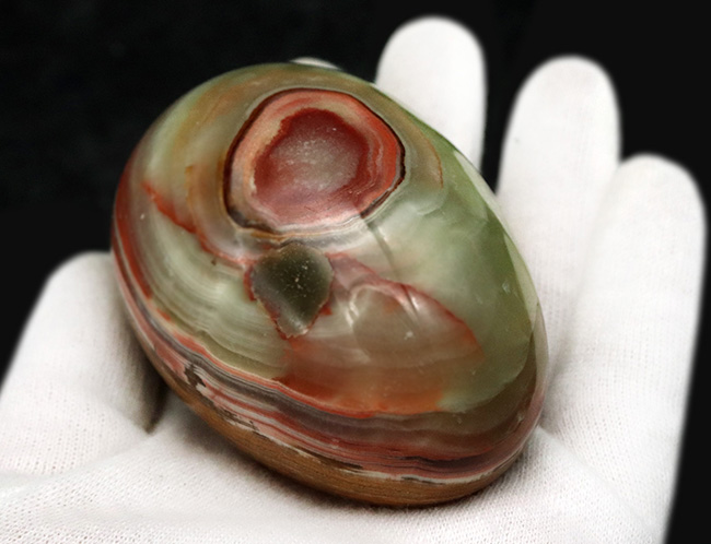 エッグアイ！目玉の親父のような、7センチ級の大きな卵型の縞瑪瑙（メノウ・Agate）（その3）