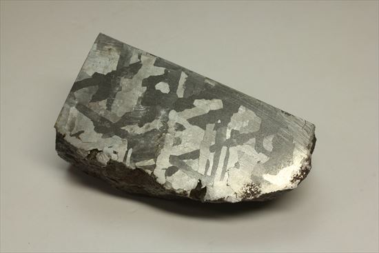 鉄隕石の代表格、中身丸見えの隕石カンポ・デル・シエロ(Campo del Cielo Meteorite)