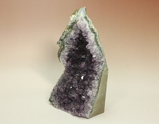 １.５キロオーバー！紫水晶ことアメシストの原石、キラキラ輝く迫力標本(Amethyst)